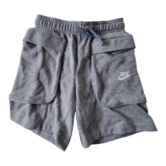 Nike standard fit boys medium gray cargo shorts nwt - Picture 2 of 4